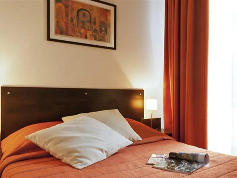 Privilodges Apparthotel Lyon Lumiere 2*,  France